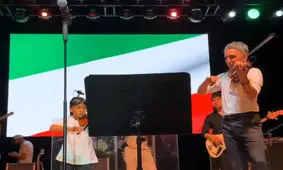 اجرای آهنگ «ای ایران» توسط شادمهر عقیلی و دخترش ملینا/ ویدئو