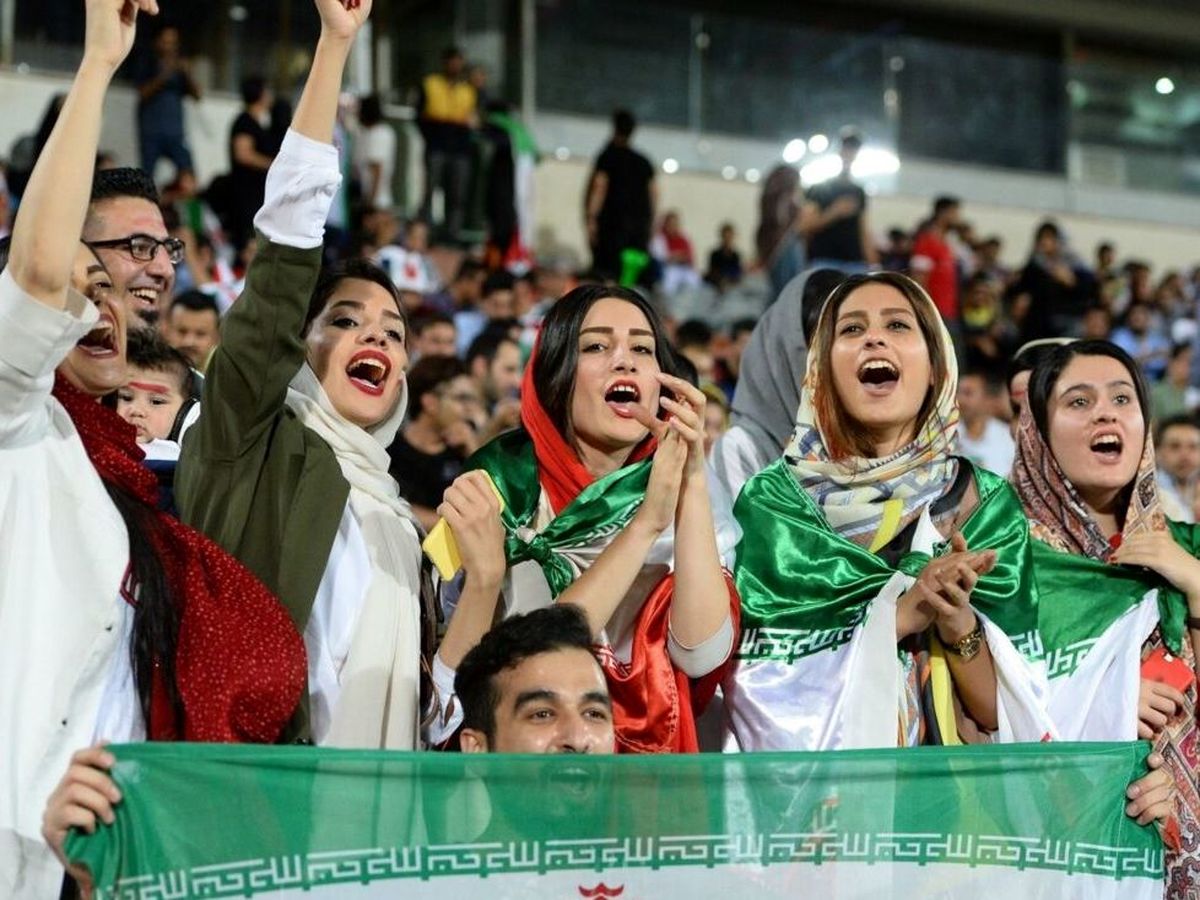 آقای رئیس جمهور! جلوی ورود زنان به ورزشگاه را بگیرید