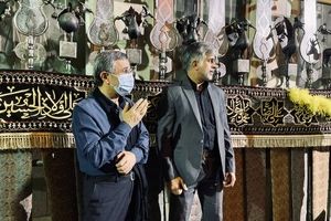 عکس های یادگاری با احمدی نژاد در مراسم شب تاسوعای حسینی