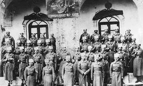 سایه‌های پنهان دربار قاجار: داستان خبرچینان و جاسوسان عصر تخت طاووس
