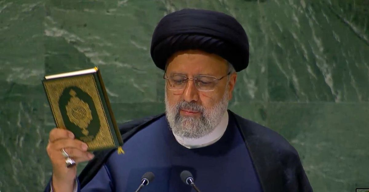 رئیسی در مجمع عمومی سازمان ملل، قرآن در دست گرفت / کلام خدا هرگز نمی‌سوزد / هر دستی را که برای دوستی دراز شود، به گرمی می‌فشاریم