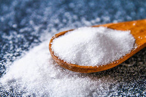 5 علامتی که نشان می‌دهند باید نمک کم‌تری بخورید