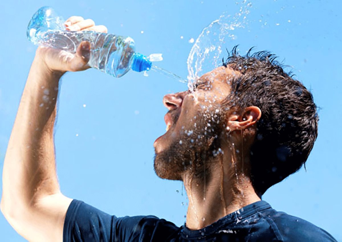 خطرات کاهش سطح املاح در بدن / تابستان روزی چند لیوان آب بنوشیم؟