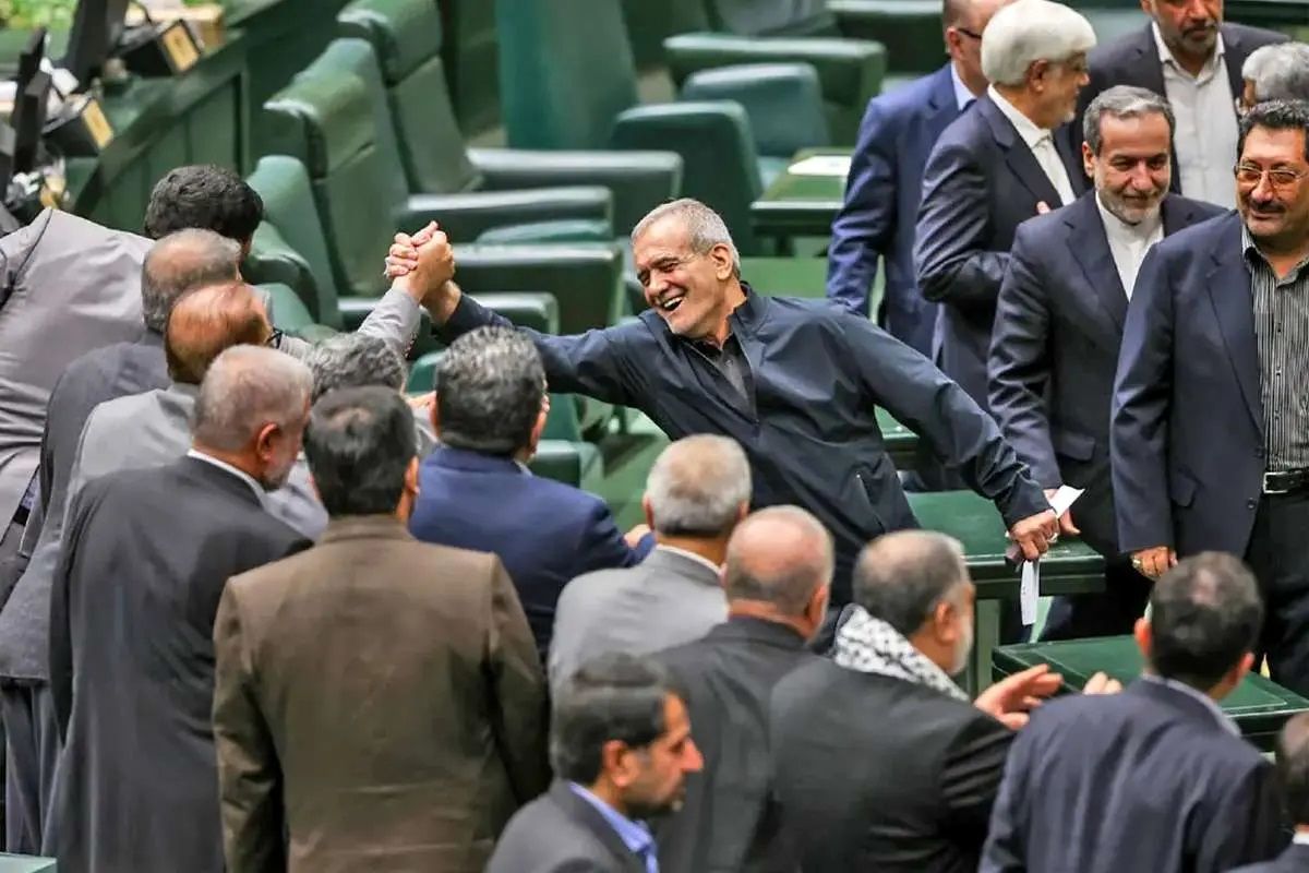 چرا تندروها از پزشکیان عصبانی‌اند؛ تلاش برای ساختن «بنی‌صدر» جدید

