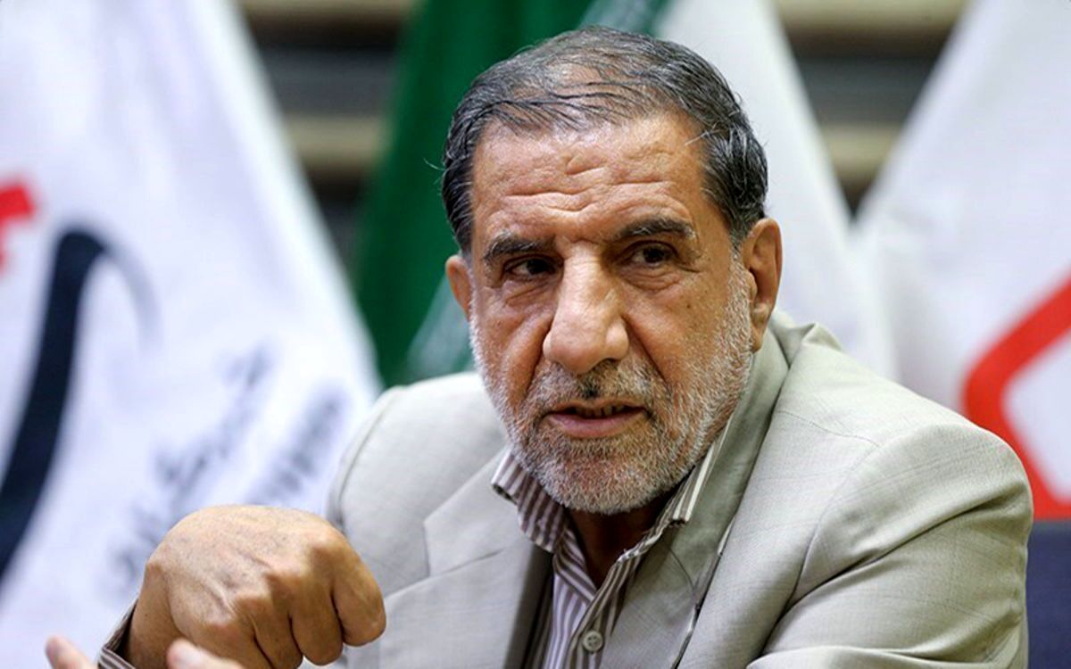 نماینده تهران: برخی مامور شدهاند، فقط دلار بخرند تا قیمت بازار افزایش یابد
