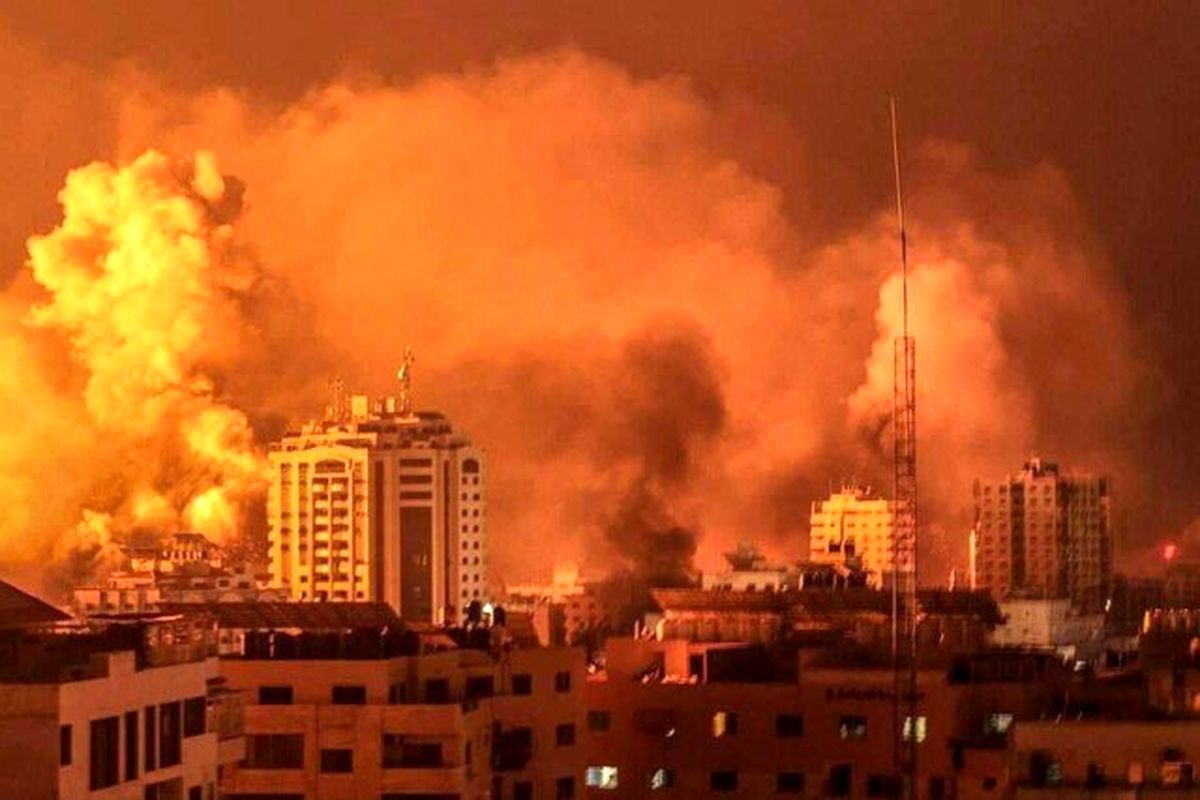 ادامه حملات هوایی اسرائیل به غزه/ موافقت اسرائیل با درخواست آمریکا برای به تعویق انداختن حمله زمینی به غزه/ احتمال آزادی 50 اسیر دوملیتی توسط حماس