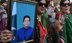 رئیس حزب عمران خان مدعی پیروزی در انتخابات شد