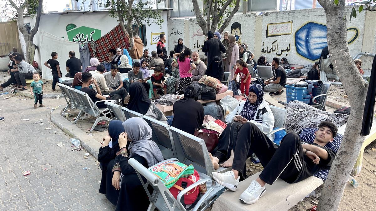 تعویق مجدد حمله زمینی اسرائیل به غزه/ شهدای غزه به مرز ۳۰۰۰ نفر رسید/ پسر اسماعیل هنیه به شهادت رسید / ۵۰۰ شهید در بمباران بیمارستانی در غزه/ انتقال بمب های آمریکایی به رژیم صهیونیستی