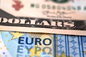 سقوط ارزش روبل روسیه در برابر یورو و دلار

