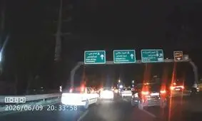 لحظه کف زنی موبایل وسط اتوبان حکیم! / ویدئو