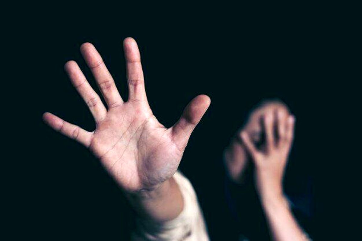  حدود ۱۰ سال از معطل ماندن لایحه مقابله با خشونت علیه زنان می‌گذرد/ برخی این نگاه را دارند که اگر حق زنان داده شود دین زیر سوال رفته و آزادی بی قید و شرط به زنان داده می شود/ نگاه‌های سیاسی هم تاثیرگذار بوده است 