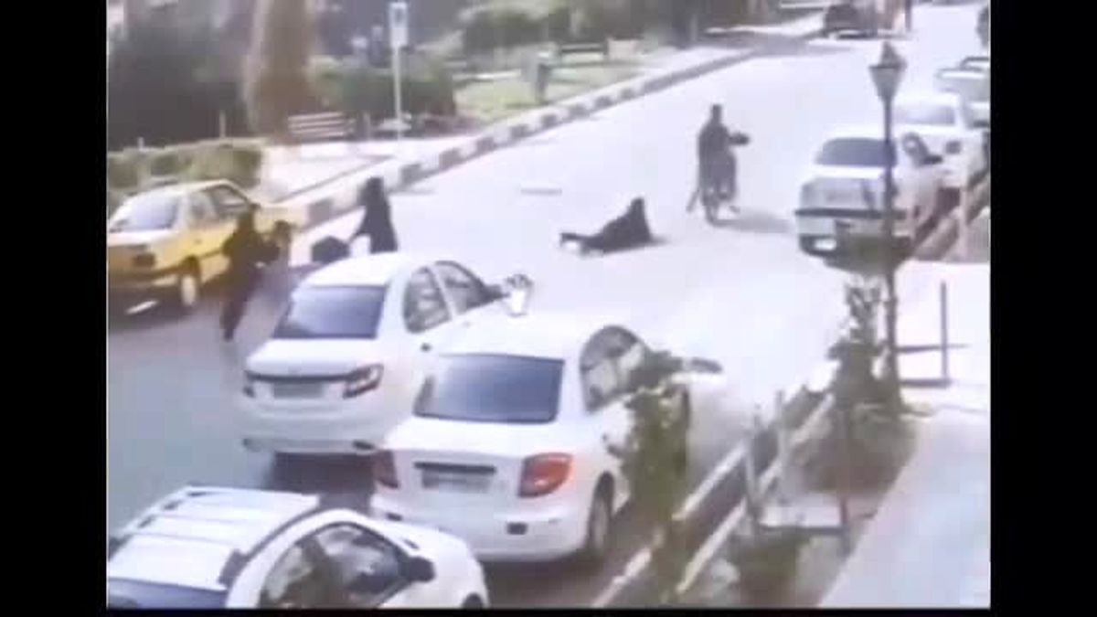 لحظه کیف‌ قاپی خشونت آمیز در مشهد/ ویدئو