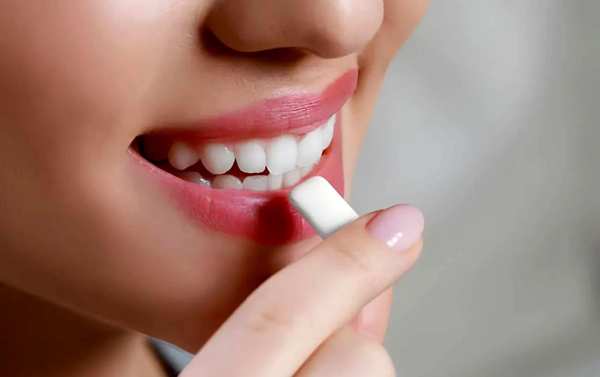 فواید جویدن آدامس بعد از غذا
