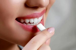 فواید جویدن آدامس بعد از غذا