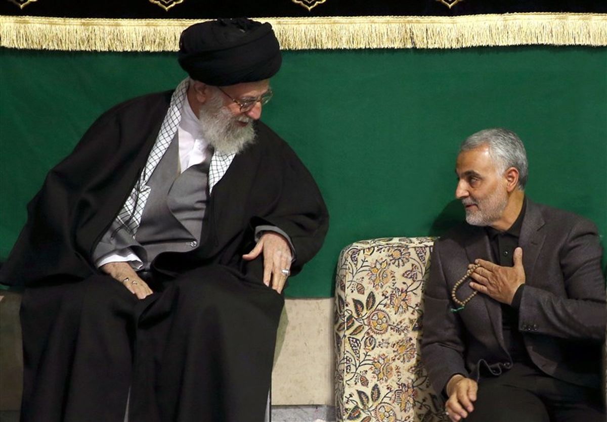 پنجره متفاوتی به چند حضور شهید سلیمانی در برخی دیدارها و برنامههای خاطرهانگیز با رهبر انقلاب/ ویدئو