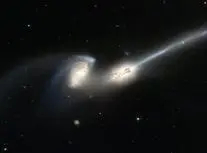 رقص مرگ کهکشان‌ها؛ برخوردی کیهانی که یک میلیارد سال طول می‌کشد