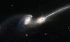 رقص مرگ کهکشان‌ها؛ برخوردی کیهانی که یک میلیارد سال طول می‌کشد