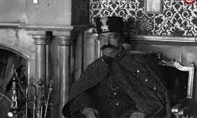 سفر در زمان؛ یکی از زیباترین زنان ناصرالدین شاه با لباس چینی 