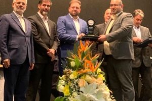 تجلیل از جوان اهوازی در همایش نخبگان کشور 