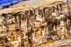 تصاویری از داخل مجموعه آرامگاهی داریوش دوم در مجموعه نقش رستم