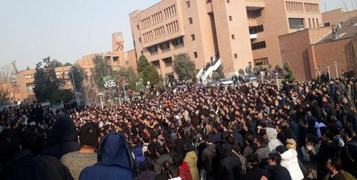 تجمع دانشگاهیان دانشگاه علوم پزشکی ایران در محکومیت اغتشاشات برگزار شد
