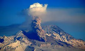 فوران آتشفشان شیولوچ در روسیه/ ویدئو