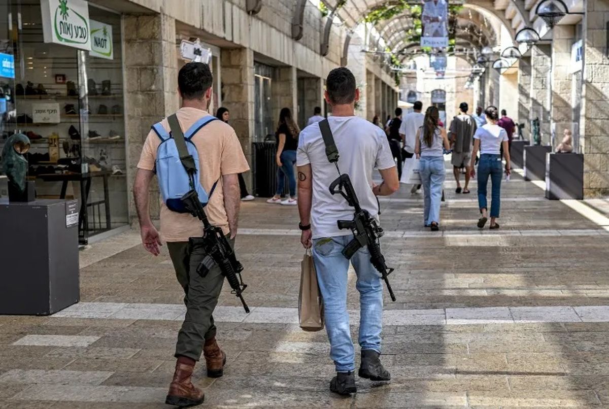 دریافت مجوز حمل سلاح در اسرائیل تنها در ۲۰ ثانیه صورت می گیرد