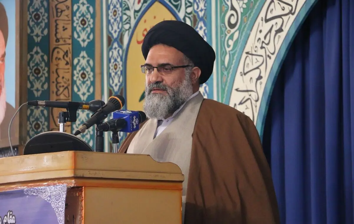یک امام جمعه: ابرها از امواج موبایل و ماهواره ها در رنجند/ ویدئو
