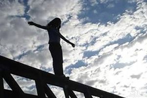 توضیحات معاون دادستان مرکز استان فارس در خصوص اقدام به خودکشی فردی در یکی از مجتمع‌های تجاری شیراز/ زن جوان پیش از اقدام به خودکشی علت اقدام خود را اختلافات خانوادگی اعلام کرده بود
