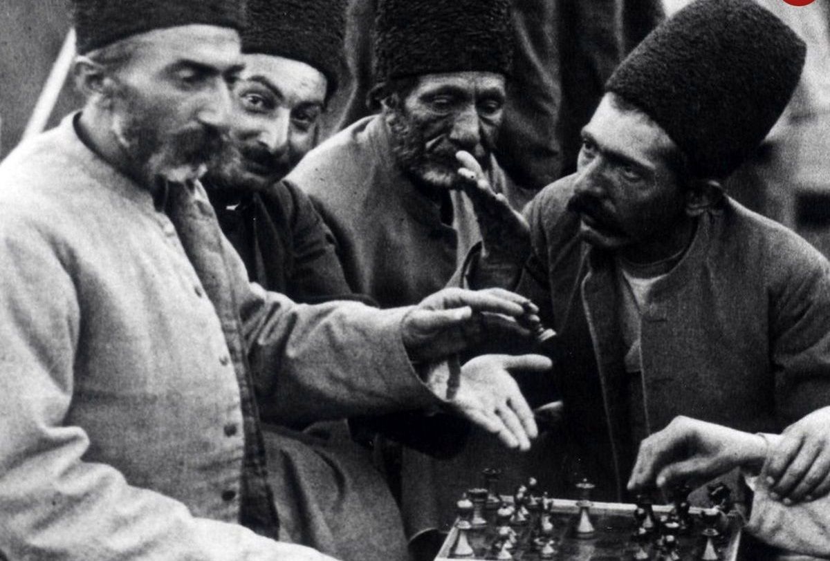 سفر به عصر قاجار؛ از پلوخوری ناصرالدینشاه تا صف دریافت حقوق