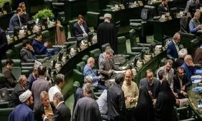 یک نماینده در پیامکی به یکی از وزرا: چرا در حکم انتصاب پدرزنم برای فلان شرکت، وقت تلف می کنی؟/ وزرا می ترسند بگویند نمایندگان به آنها فشار می آورند

