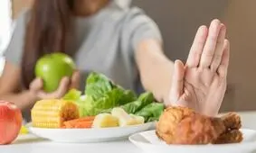 کمبود کدام ویتامین سبب بی میلی به غذا می‌شود؟