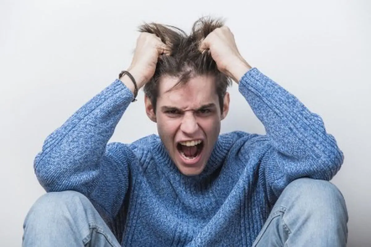 چگونه می‌توانیم به نوجوانی که بداخلاق است، کمک کنیم؟