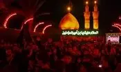 لحظه معنوی سرخ شدن چراغ‌های بین‌الحرمین همزمان با آغاز محرم/ ویدئو