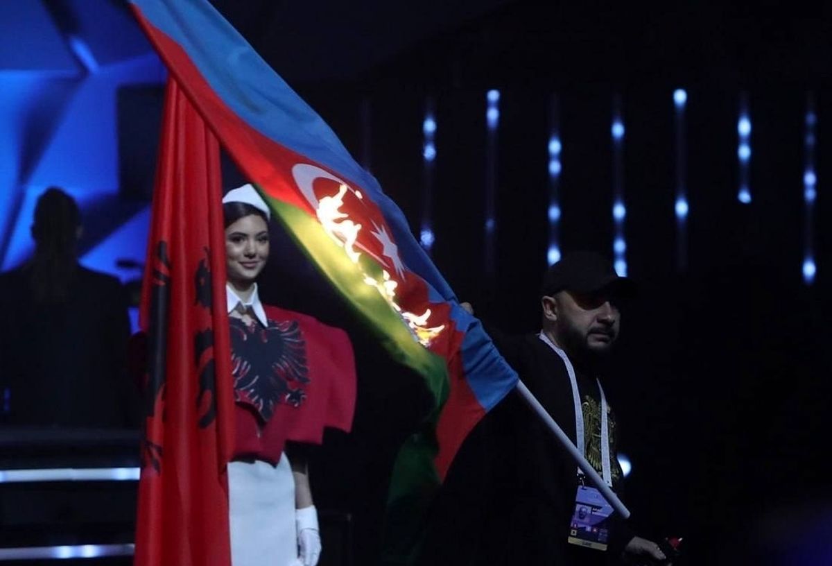  آتش زدن پرچم جمهوری آذربایجان در مسابقات وزنه‌برداری در ارمنستان/ ویدئو

