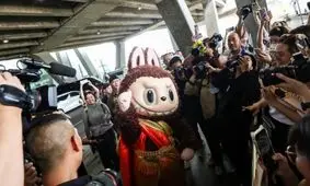 بازار چین با یک عروسک پوزخند می‌زند/ لبخند وحشت «لابوبو» در وضعیتی که 130 میلیون کودک سوءتغذیه دارند