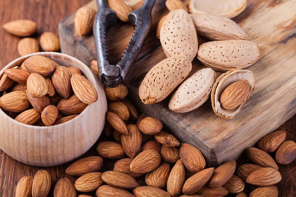 خواص جالب توجه بادام درختی