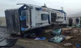 واژگونی اتوبوس در کرمان با بیش از ۳۰ کشته و مصدوم/ ویدئو