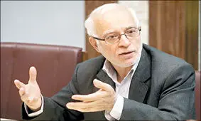 آنها که فقط دنبال تقابل با جهان هستند، در ۴۰سال گذشته چه سودی به کشور رسانده‌اند؟ / به توافق با ۱+۴ نرسیم، اوضاع اقتصاد متشنج می‌شود / می‌توانیم جلوی سنگ‌اندازی اسرائیل در مسیر مذاکرات را بگیریم