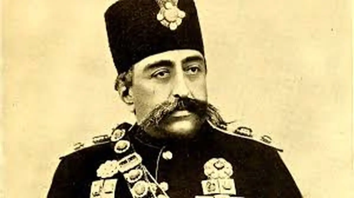  سفر در زمان؛ ژست دختر و نوۀ ناصرالدین شاه روی نیمکت باغ