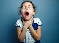 کودک دو ساله چینی ناجی خواهر بزرگترش شد/ ویدئو