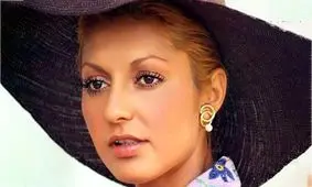 سفر در زمان؛ «گوگوش» در کودکی در حال غذاخوردن در رستوران؛ دهه 30