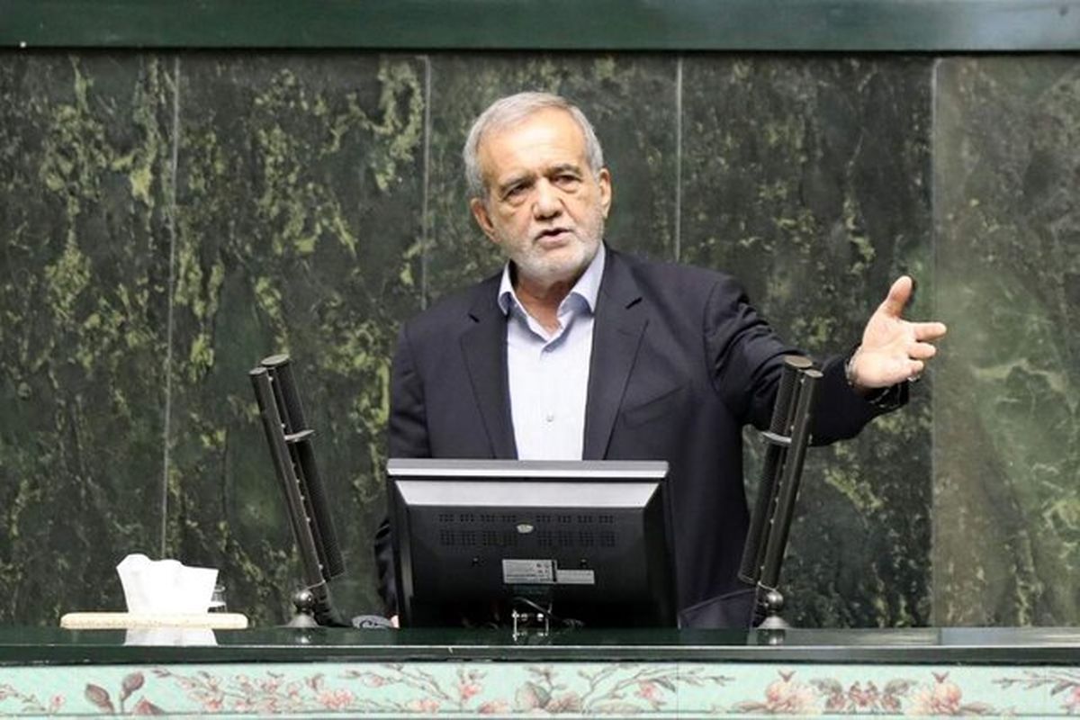 پزشکیان: بنده معتقد به گفتگو با آمریکا بودم ولی وقتی مقام رهبری گفتند گفتگو نشود، گفتگو نمی کنیم، تمام شد رفت/ جنگ فعلی اقتصادی بدتر از جنگ با عراق است/ عراق و ترکیه هم بدهیشان را پس نمیدهند/ ویدئو
