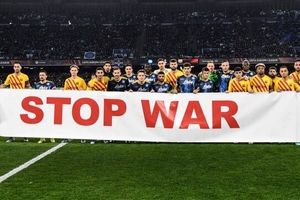 پیام های "جنگ را متوقف کنید" در لیگ اروپا