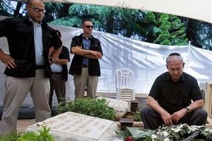 پیدا شدن پیام تهدید به مرگ نتانیاهو روی سنگ قبر برادرش