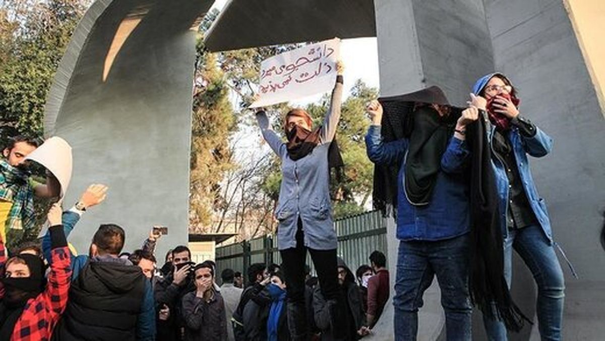 خیابان، توئیتر، اینستاگرام، تلگرام و واتساپ و روزنامه «ممنوع»، پس «مطالبات» مردم کجا بیان شود؟