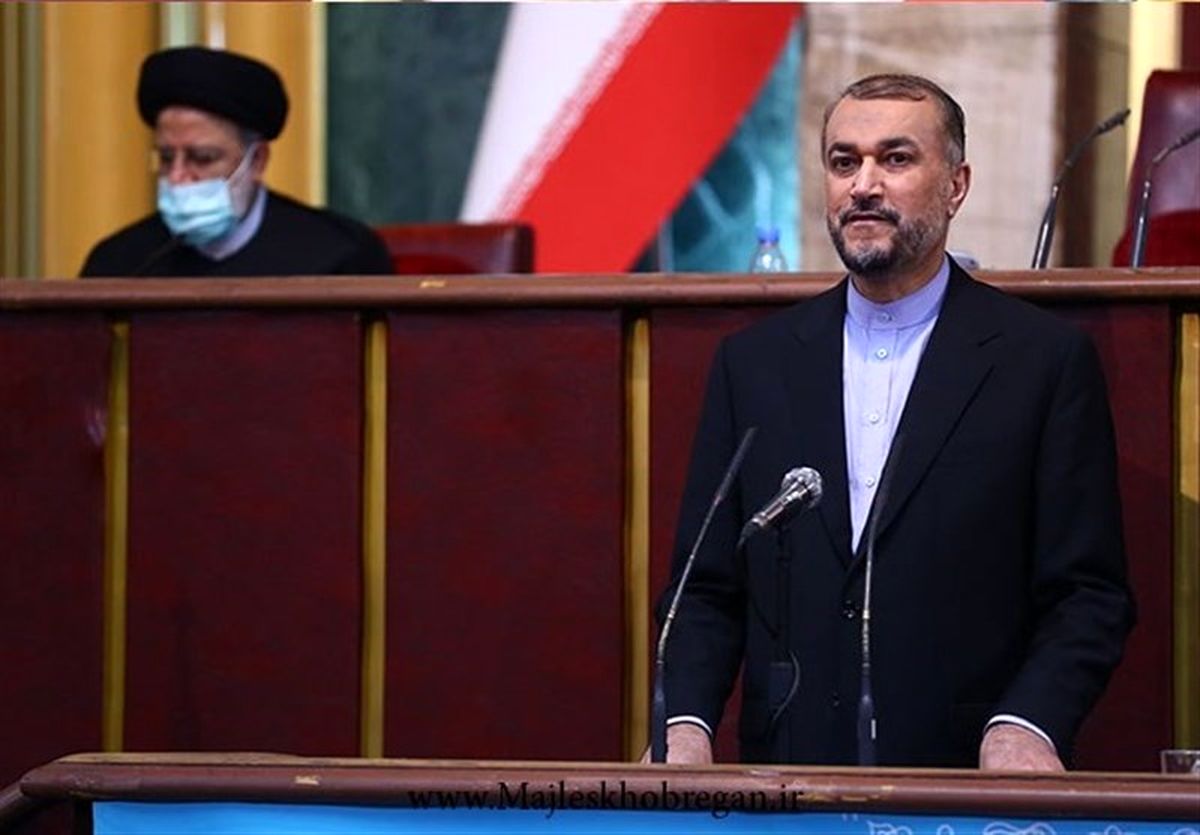 ذرهای از خطوط قرمز نظام در موضوع هسته ای تخطی نمیکنیم