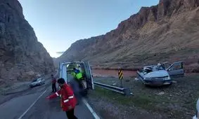 ریزش کوه در جاده جلفا 3 نفر را مصدوم کرد

