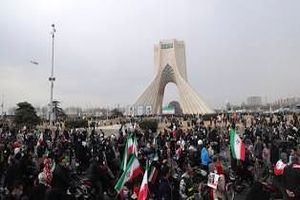 حضور حسن روحانی، محمود واعظی و محمدجواد آذری جهرمی در راهپیمایی ۲۲ بهمن در تهران