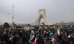 حضور حسن روحانی، محمود واعظی و محمدجواد آذری جهرمی در راهپیمایی ۲۲ بهمن در تهران